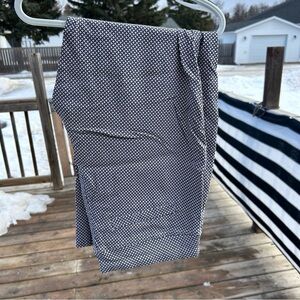 (6/$30) Women’s Black and White Capri Pants